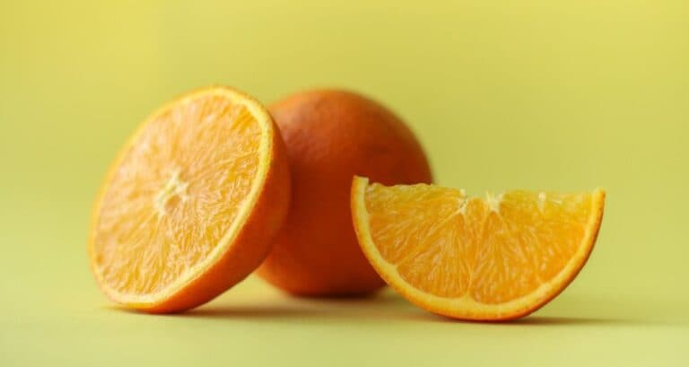 Foto ilustrativa do artigo: Cachorro pode comer laranja? e a casca?