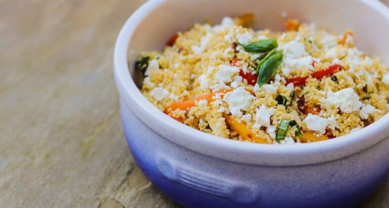 Foto ilustrativa do artigo: Cachorro pode comer cuscuz? com ovo?